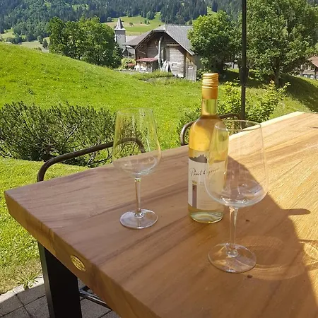Apartamento Stunning Gstaad With Mountain Views Lauenen