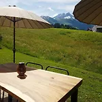 Stunning Gstaad With Mountain Views アパート Lauenen